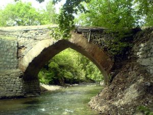 پل تاریخی روستای برغان