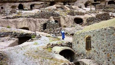 روستای صخره ای میمند شهر بابک