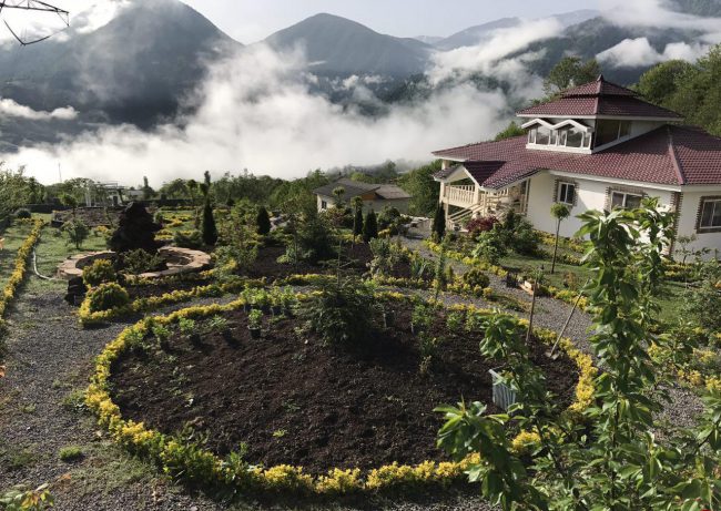روستای لاویج مازندران با تلفیق چشمه آب‌گرم و جنگل