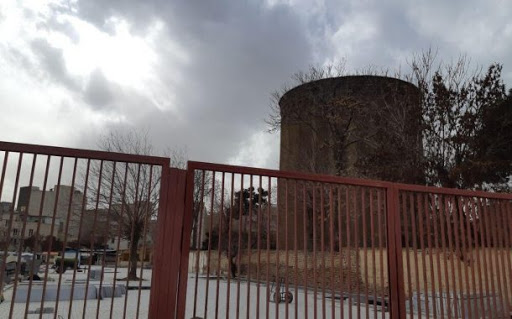 زخم‌های فراموشی بر بدنه‌ی آب‌انبار تاریخی روستای محمودی یزد