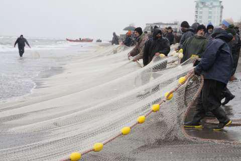 آماده‌باش صیادان مازندران برای رفتن به دریا