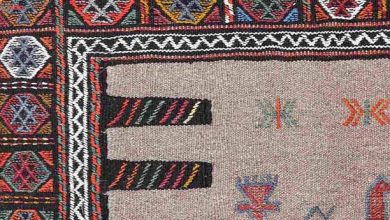 تنوع نقش مایه‌ها و ریز بافت بودن از نمادهای سفره کُردی مرغوب است