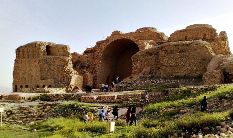 فیروزآباد شهرملی دستبافته های عشایری شد/شیراز میزبان صنایع دستی