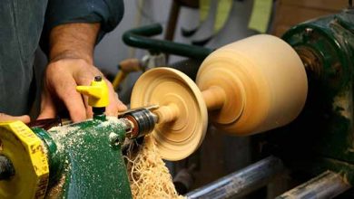 نقش هنر بر روی چوب‌های سخت